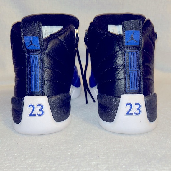 Air Jordan 12 Retro – Kids Size 5 - Picture 4 of 6